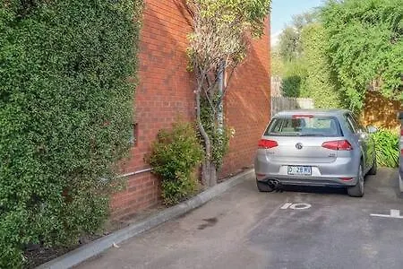 Cosy Renovated 2 Bed Villa In Superb Location Hobart Australia