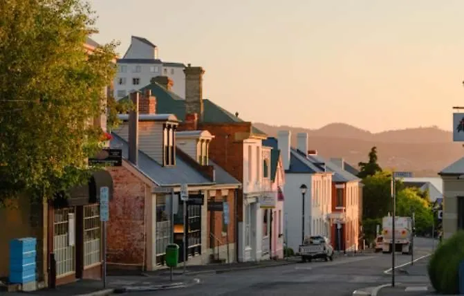 Cosy Renovated 2 Bed Villa In Superb Location Hobart