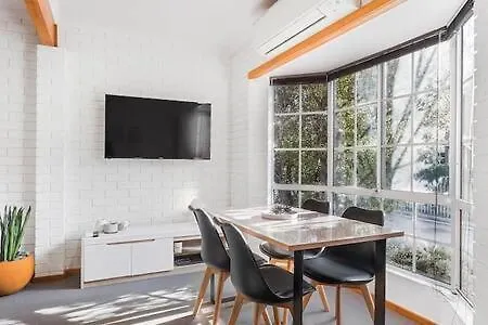 Cosy Renovated 2 Bed Villa In Superb Location Hobart