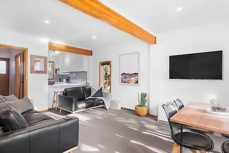 Cosy Renovated 2 Bed Villa In Superb Location Hobart 0*,