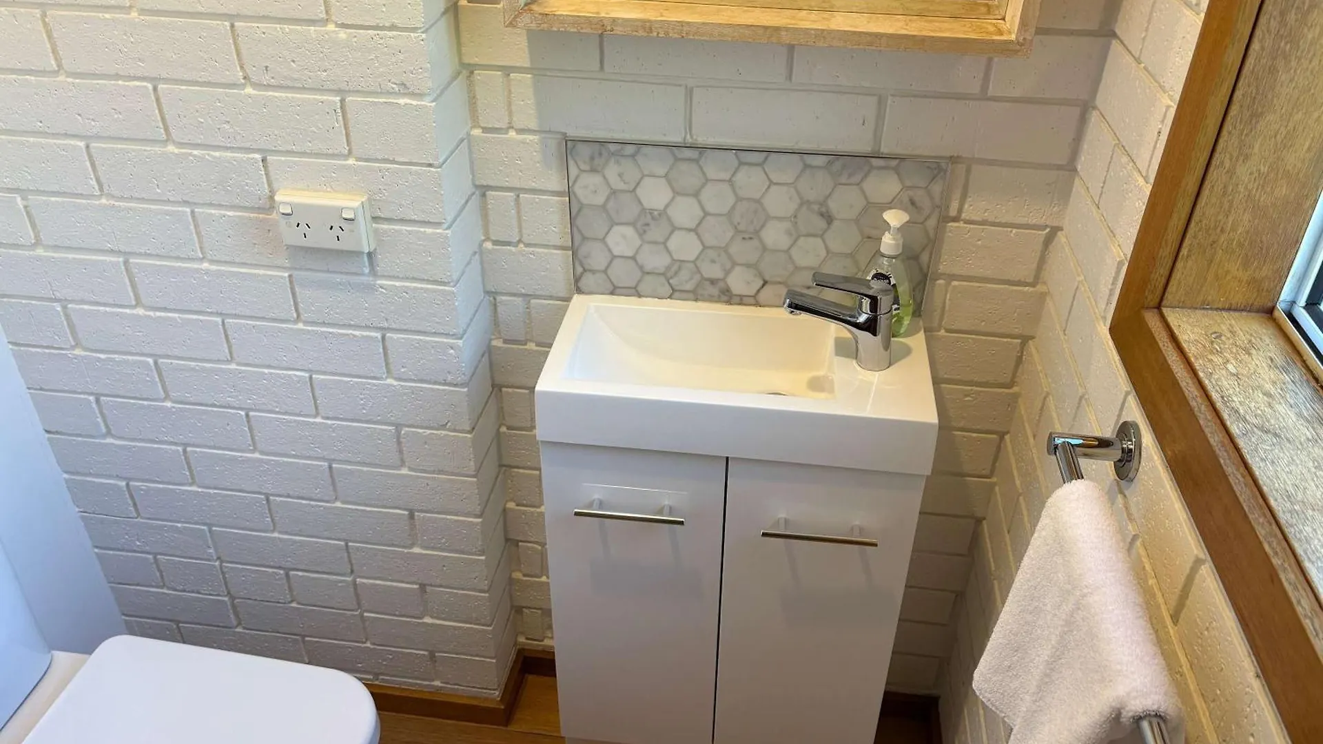 Cosy Renovated 2 Bed Villa In Superb Location Hobart